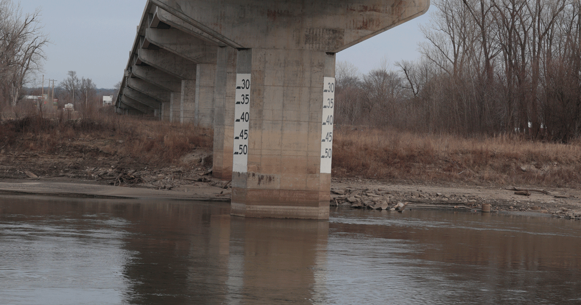 Missouri River water level gauge