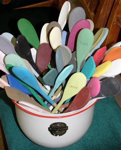 Spoons sport available colors