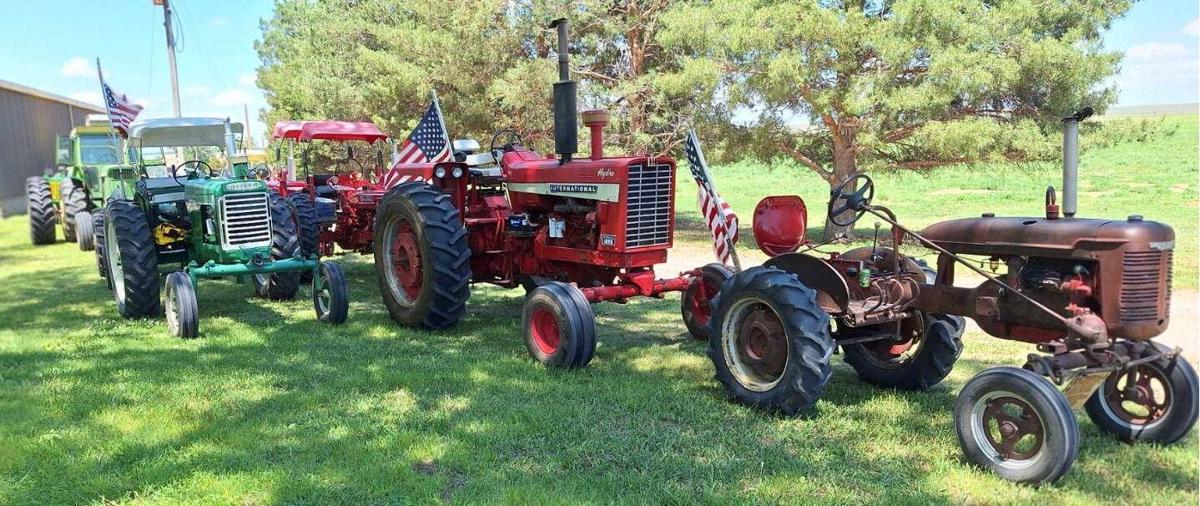 Antique tractor group 1.jpg