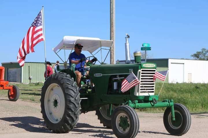 Antique tractor group 2.jpg