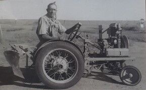 Antique tractor group 4.jpg