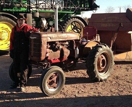 Antique tractor group 5.jpg