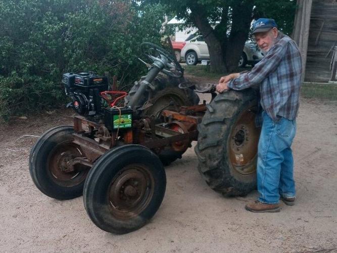 Antique tractor group 10.jpg