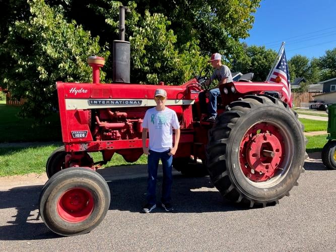Antique tractor group 11.jpg