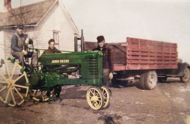 Steel wheel tractor
