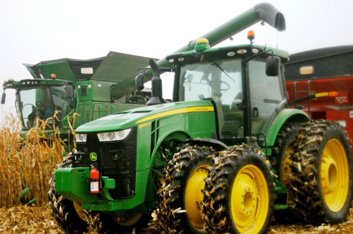 Software drives grain-cart tractor | Crops | agupdate.com