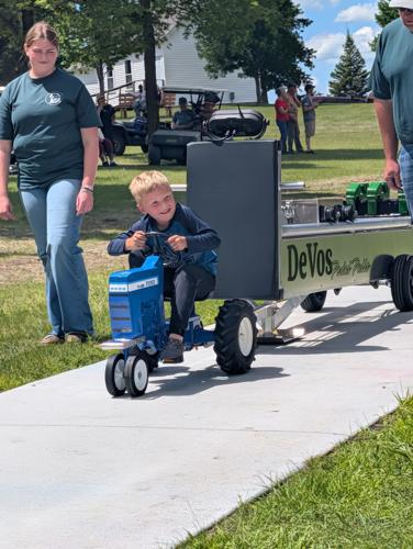 Farmfest Pedal Pull (9).jpg