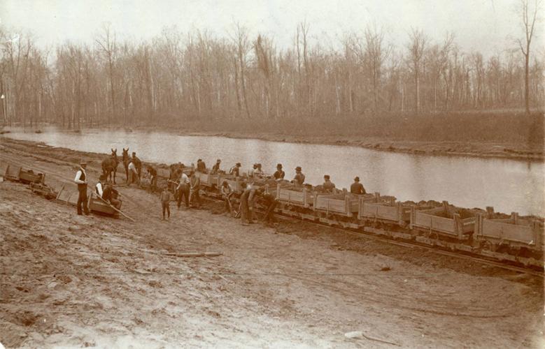 Mississippi River levee work