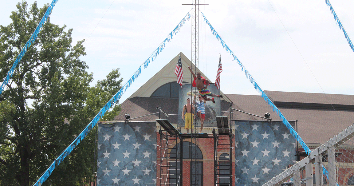 acrobat at il state fair