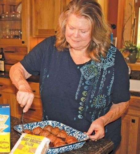Laurie-serving-hamballs