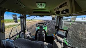 Robot tractor cab