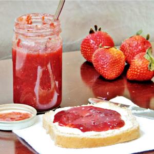 Low-Sugar Strawberry Jam recipe