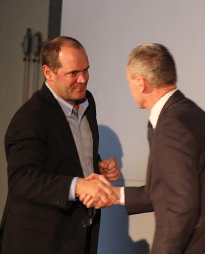 Handshake Agropur