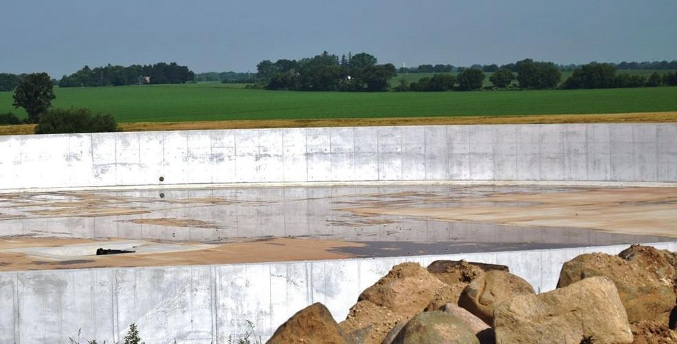 Liquid manure holding pit at Statz Bros.