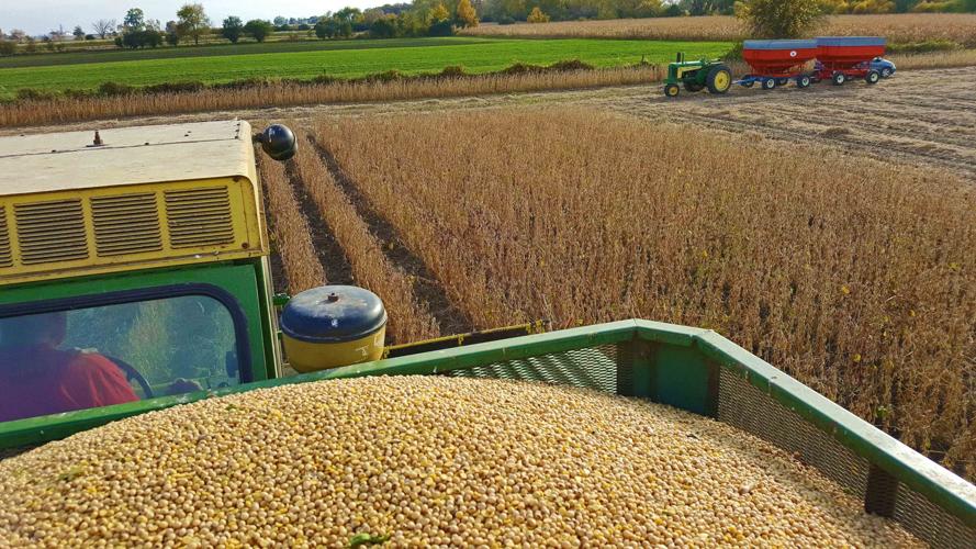 Leslie Wundrow's John Deere combine
