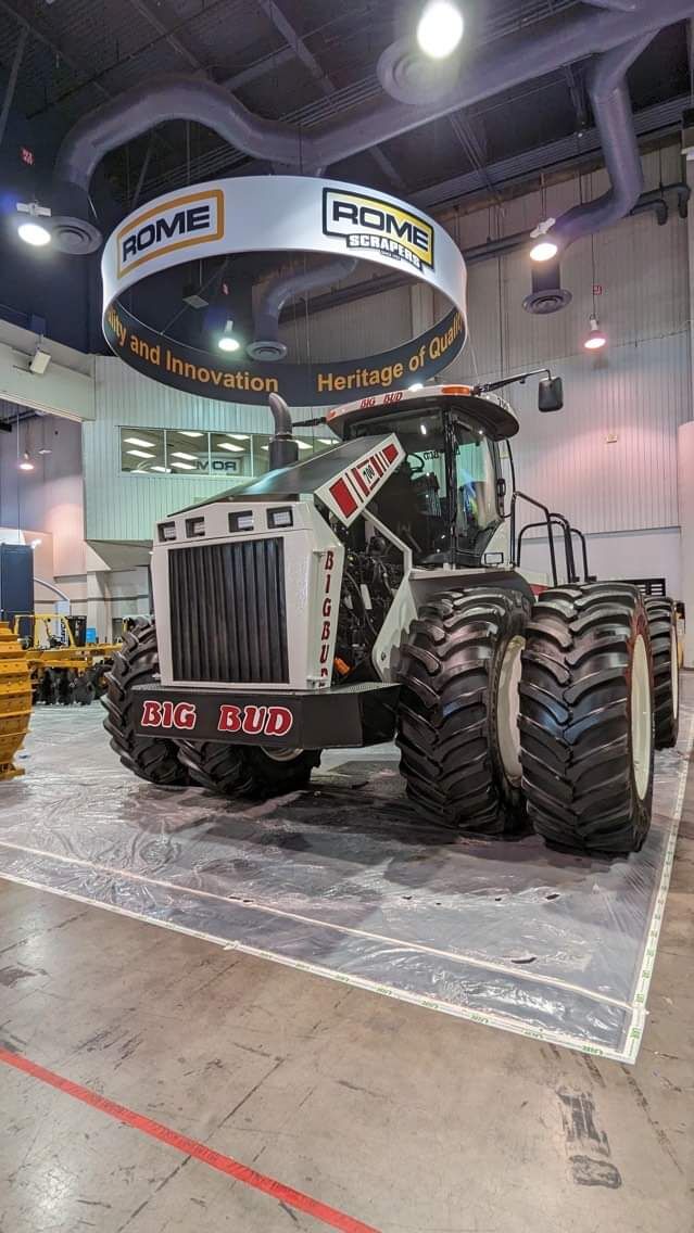 New Big Bud 700 tractor unveiled at CON/AGG show