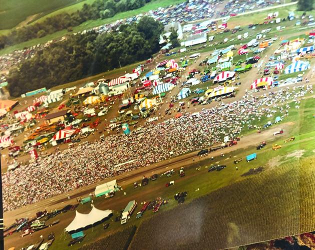 Farmfest Buss passing (8) - worked.jpg