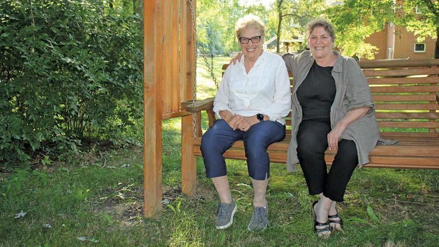 Sisters Linda Thomas and June Lavelle