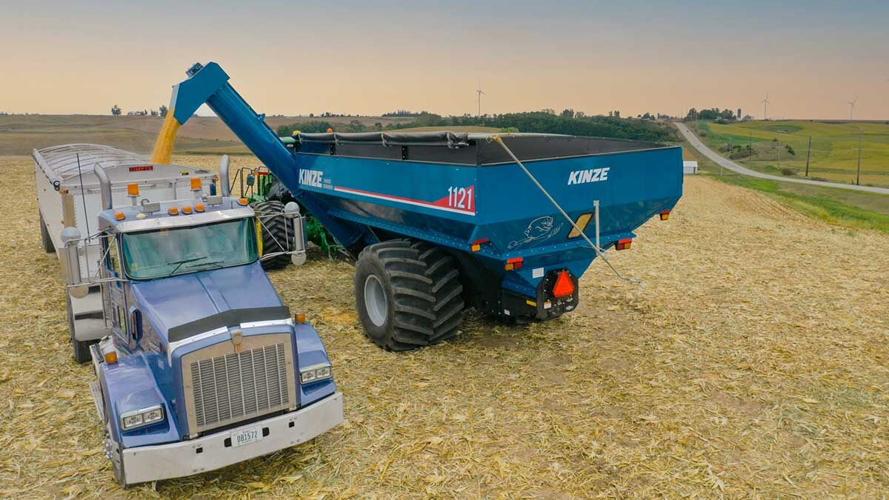 Kinze’s new 1,100-bu. model 1121