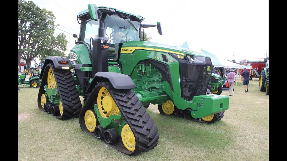 Equipment track vs tires