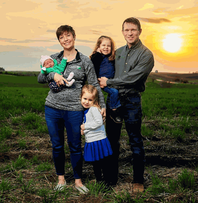 Iowa woman combines mom, farm duties