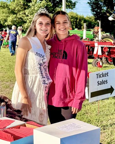 Grace Giraud and Zoe Mlsna