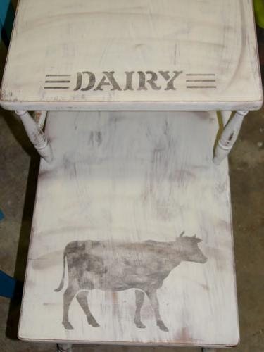 End table 'dairy' creative