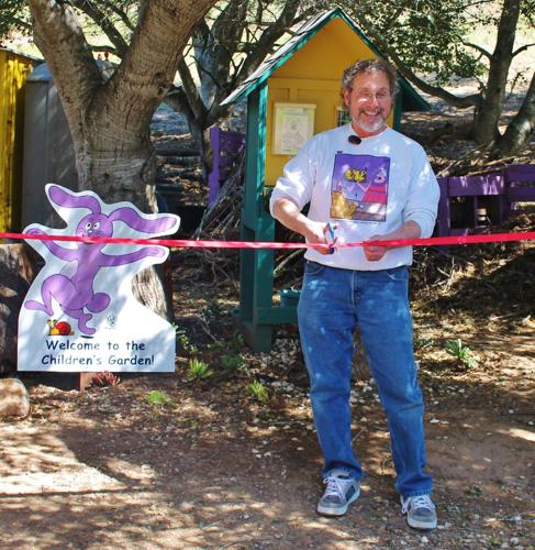 Leigh Rubin cuts ribbon