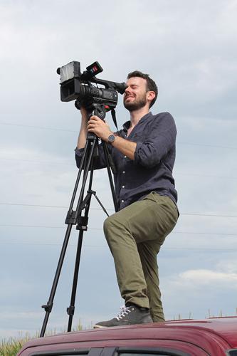 French TV station takes pulse on Midwest farm