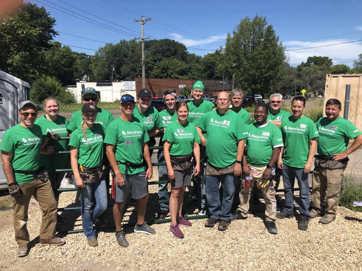 MetaFarms volunteers