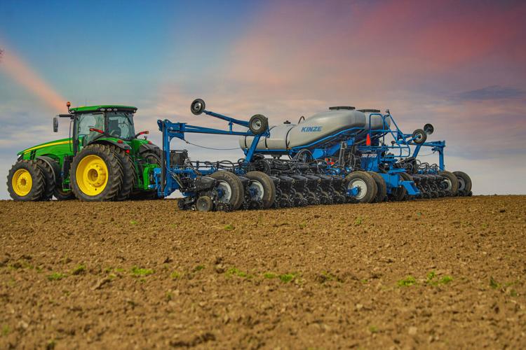 Kinze 4905 high speed planter