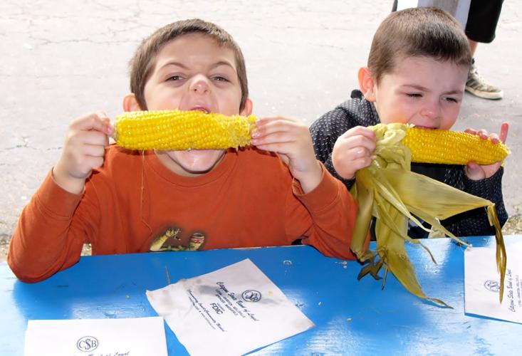 Youngsters bite into corn