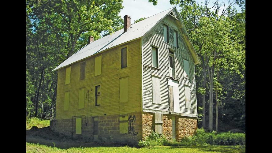 The Colonial Hotel at Vishnu Springs