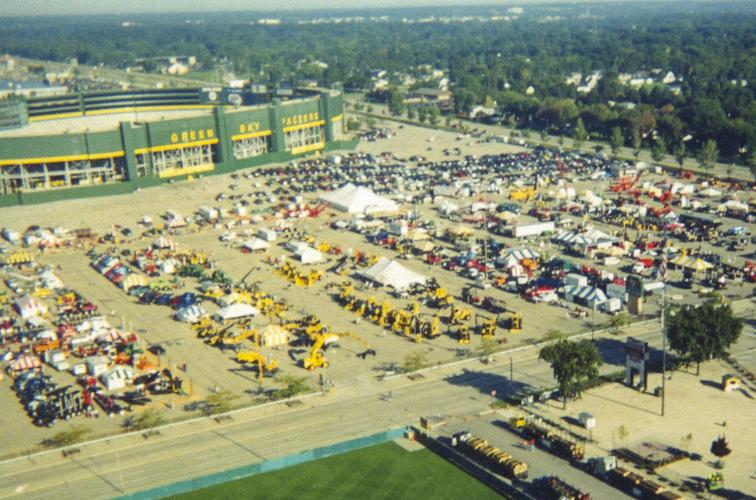 Logging expo returns to Green Bay