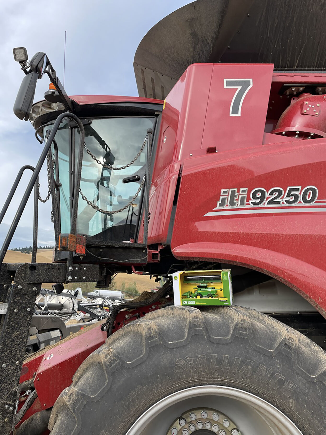 Toy tractor