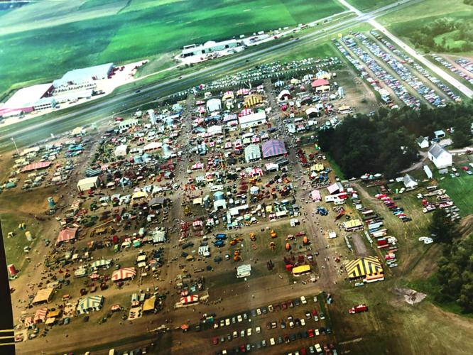 Farmfest Buss passing (4) - worked.jpg