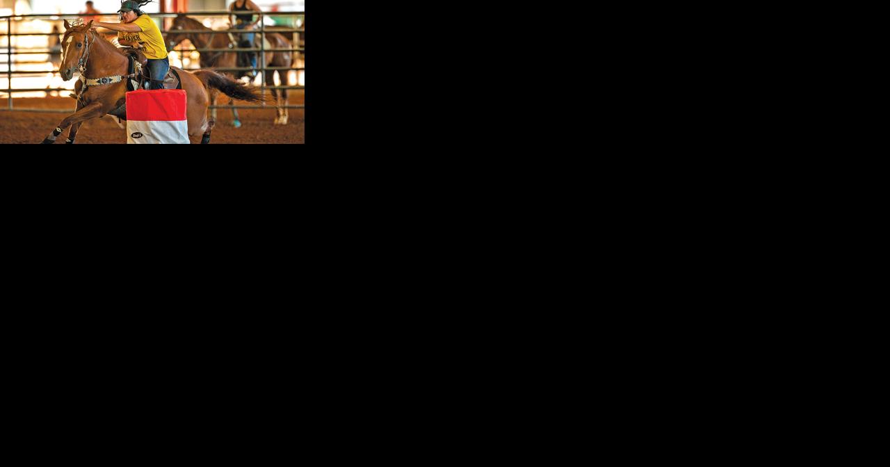 Barrel racers thrive at Horseshoe Park - Vimarsana News