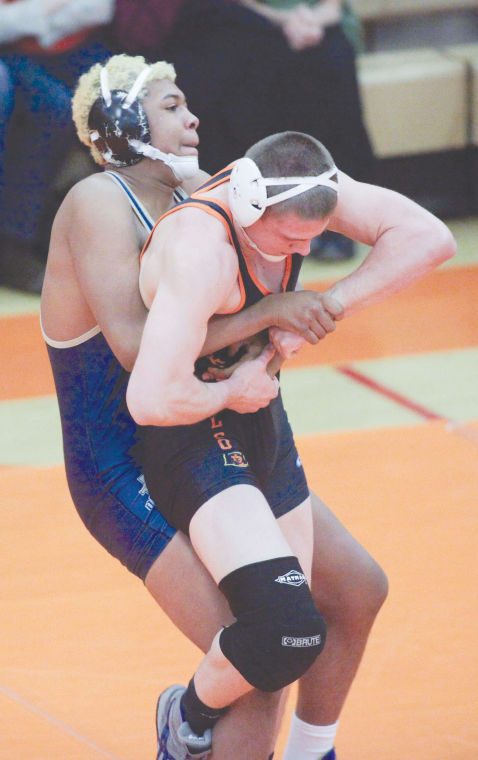Wrestling: DV vs Corona