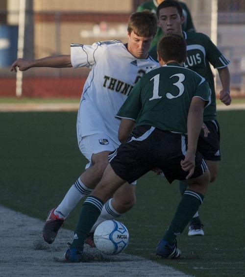 Soccer: DV vs San Luis