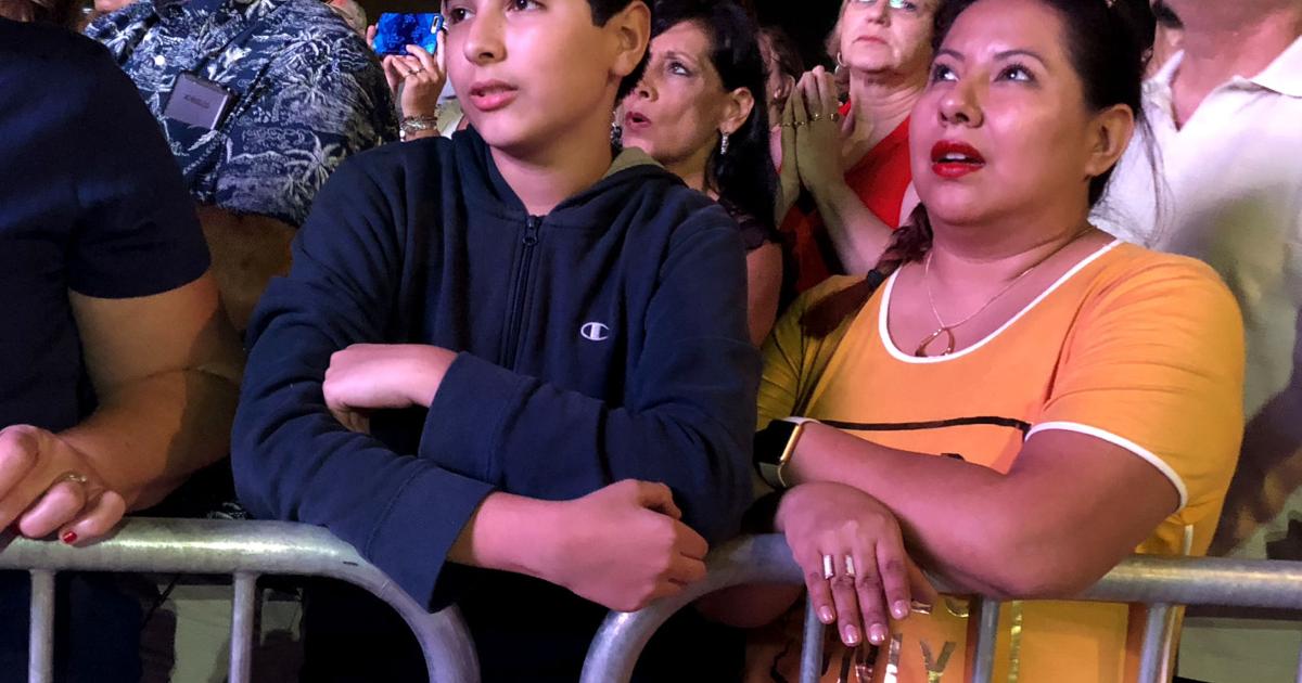 Overflow crowd kept peaceful at Trump rally in Mesa | News | ahwatukee.com