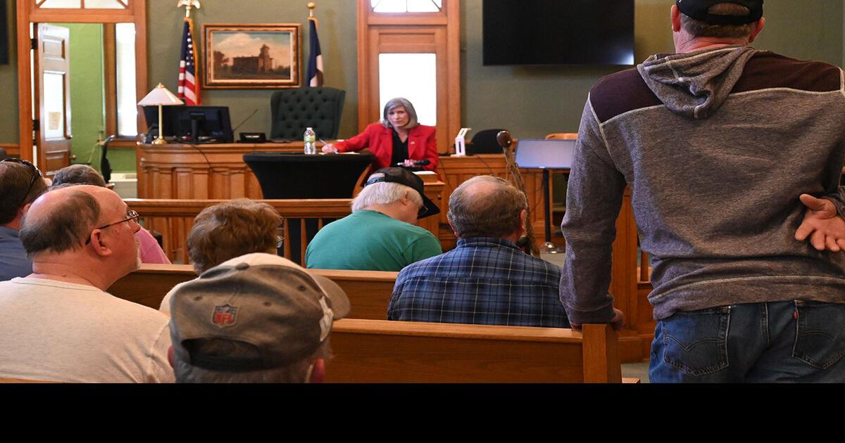 Ernst holds town hall meeting in Albia News