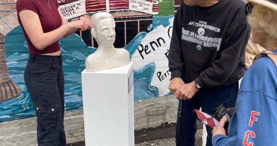 Sculpters exhibit their work at historical society