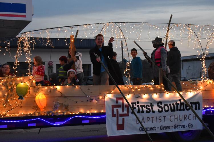 Altavista decks the streets with Christmas parade Multimedia