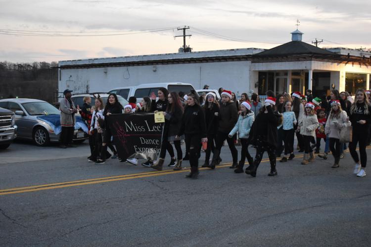 Altavista decks the streets with Christmas parade Multimedia