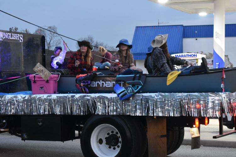 Altavista decks the streets with Christmas parade Multimedia