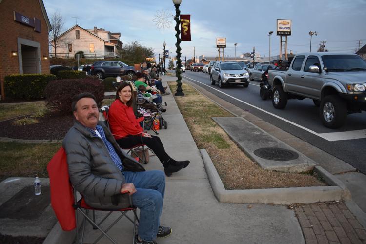 Altavista decks the streets with Christmas parade Multimedia