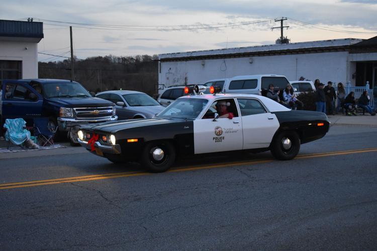 Altavista decks the streets with Christmas parade Multimedia