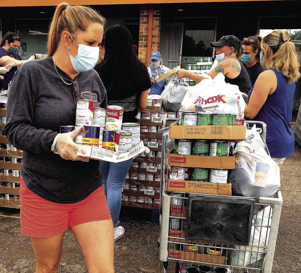 Farm Gals Scramble To Unload Food Shipment News Alvinsun Net