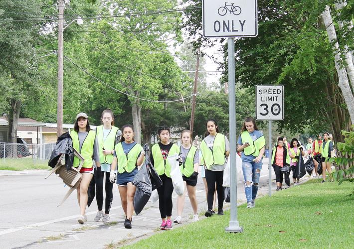 Volunteers clean up Alvin News