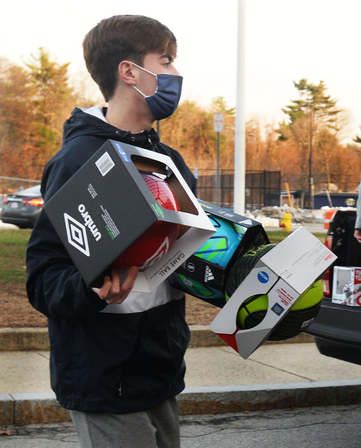 201211_AT_CRU_DONATION_9.jpg
